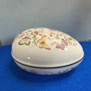 Vintage Avon 1974 Fine Porcelain Butterfly Egg Trinket Box w 22K Gold Trim Japan